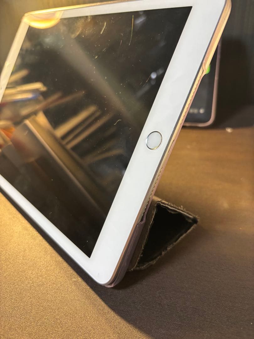 Apple iPad (第7世代)128GBWiFi+cellularケース付き