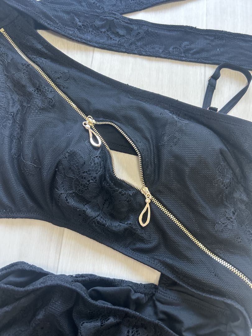 ローブドフルール　Lacy zip swim wear