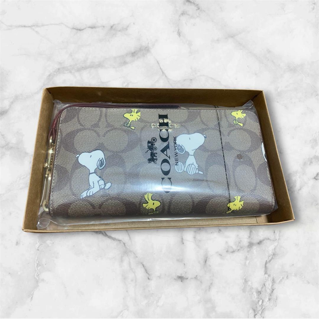未開封COACH コーチ スヌーピー シグネチャー柄 ラウンドジップ 長財布