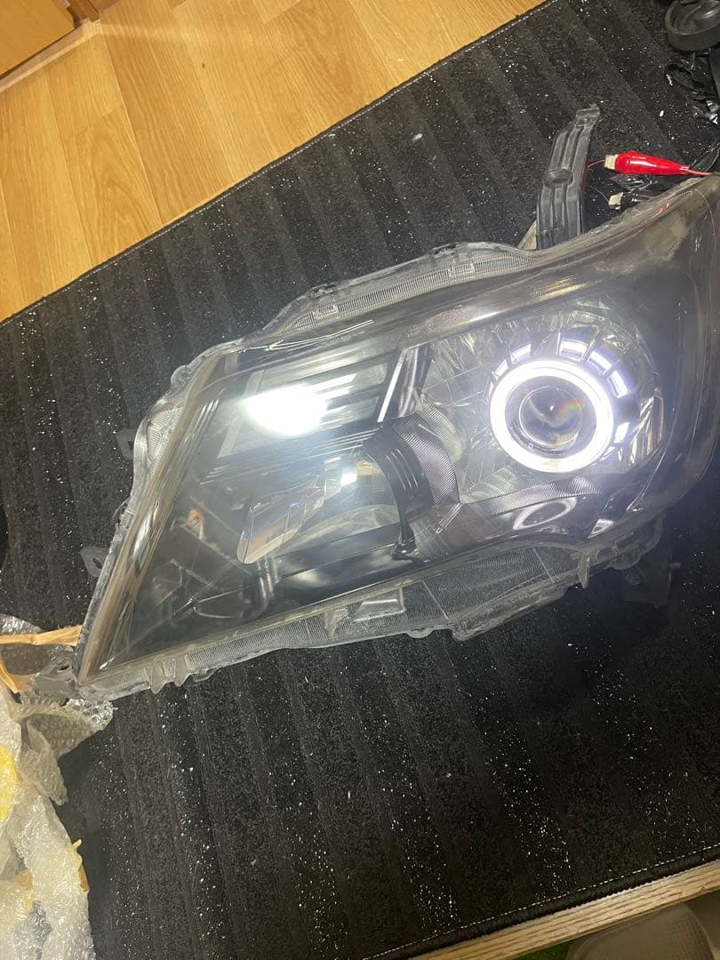 りゅう　c26 セレナイカリング付きヘッドライト