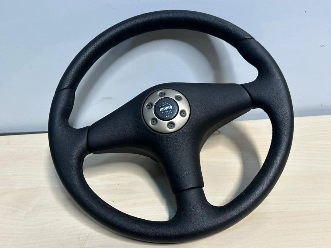 MOMO ステアリング ブラックレザー 3スポーク