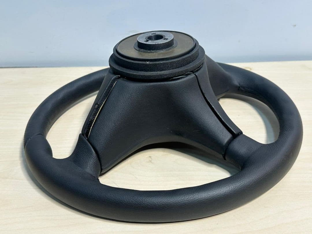 MOMO ステアリング ブラックレザー 3スポーク