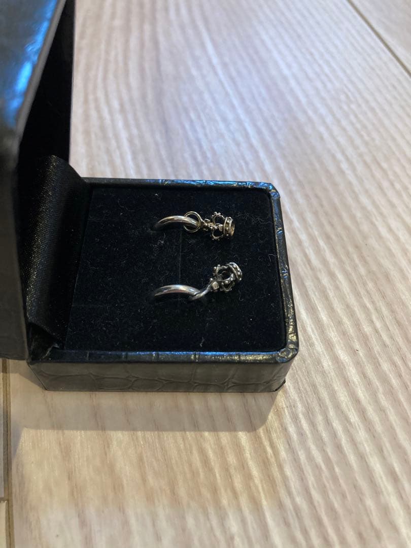 Justin Davis クラウンモチーフピアス