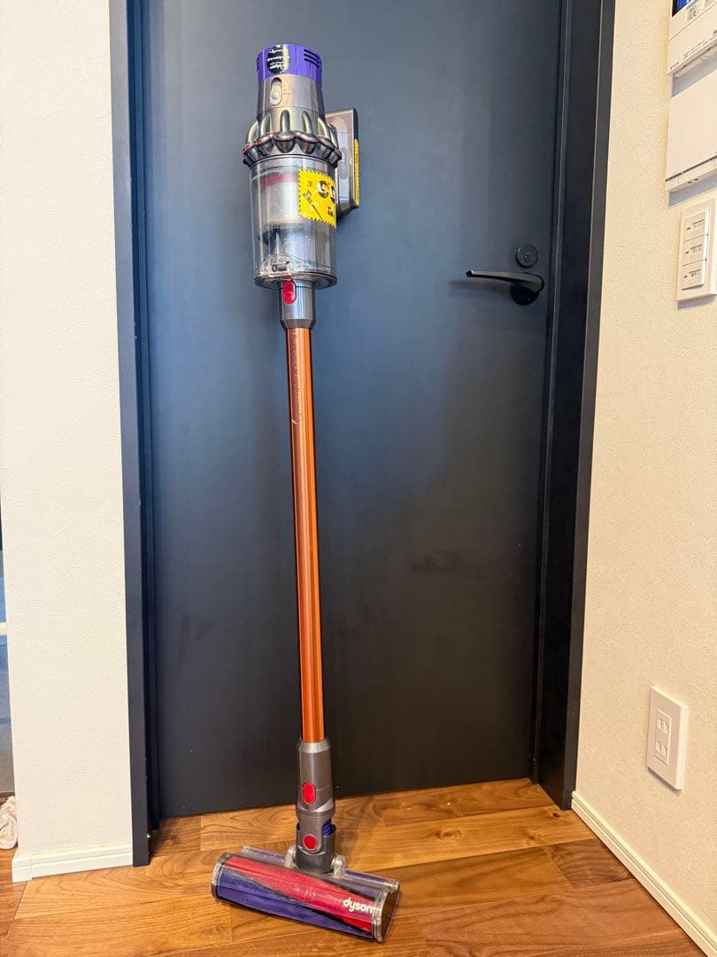 dyson cyclone V10 スティッククリーナー 充電器あり　箱付き
