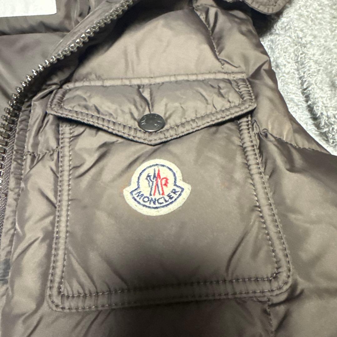 MONCLER ブラウン ダウンベスト フード付き