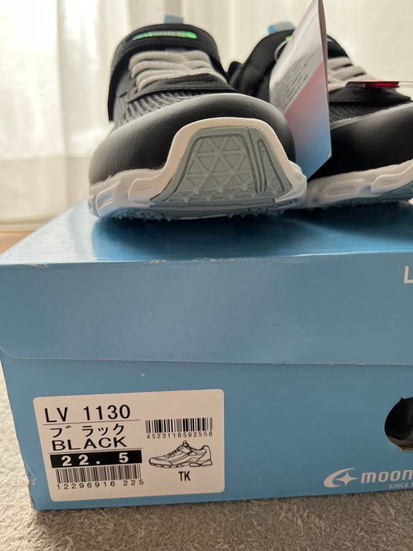 【新品】LUVRUSH ブラック ベージュ　スニーカー　22.5 女の子　3E