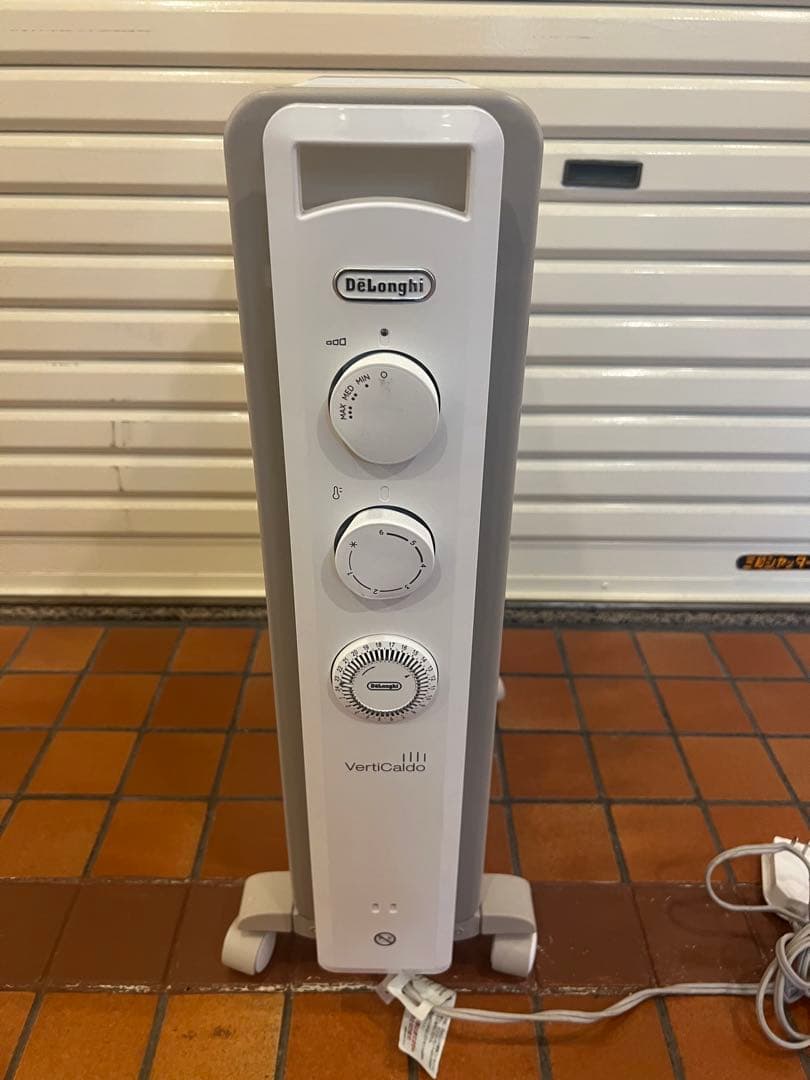 K デロンギ ヴェルティカルド オイルヒーターRHJ21F0812-WH