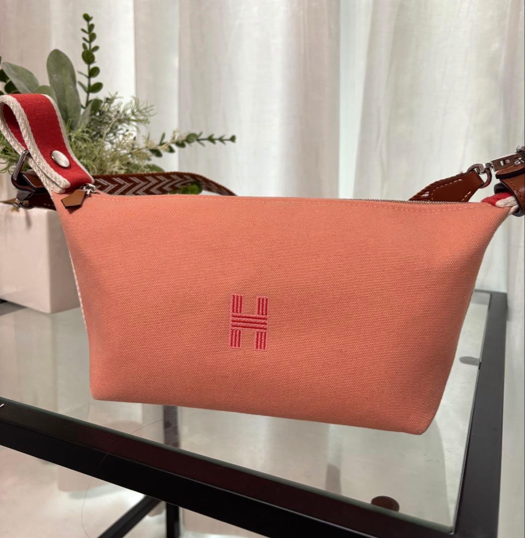 ショルダーストラップ付き⭐︎HERMES ブリッドアブラック PM ポーチ グァバ
