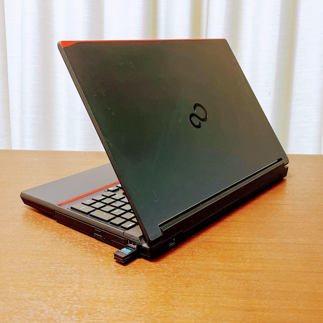 富士通 ノートパソコン/Windows11 / 8GB / SSD/DVD