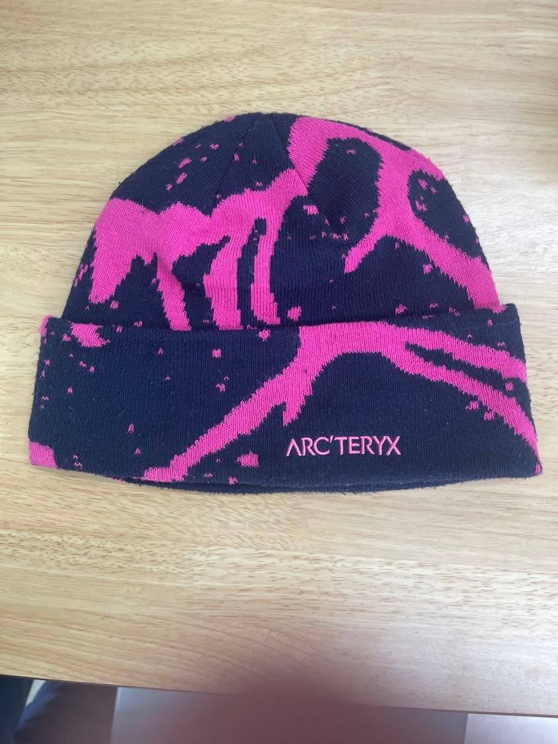 ARC'TERYX ニット帽 ネイビー/ピンク