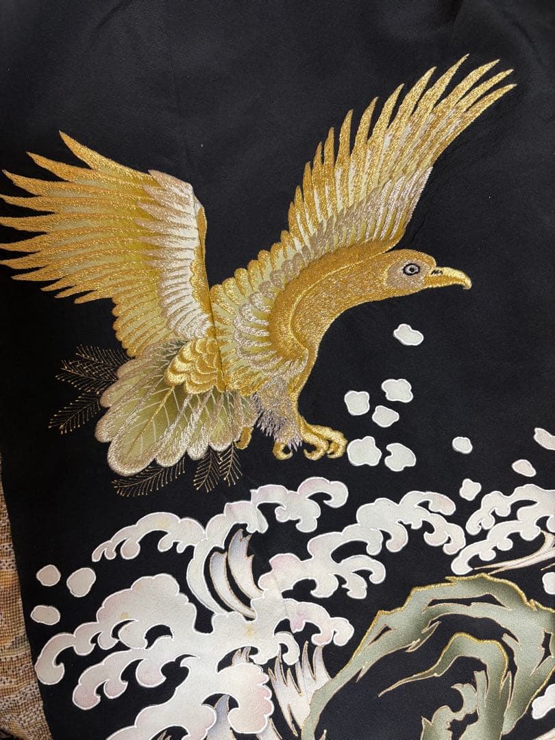《131cm／LL〜3L》黒留袖リメイクワンピースー金糸刺繍の鷹と波文様