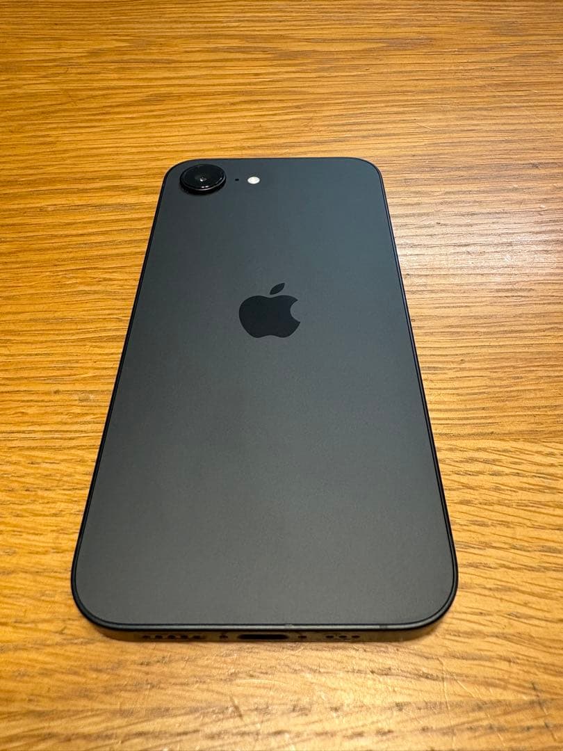 【電池100%】iPhone16e128GB 黒 保証有　MagSafeケース付