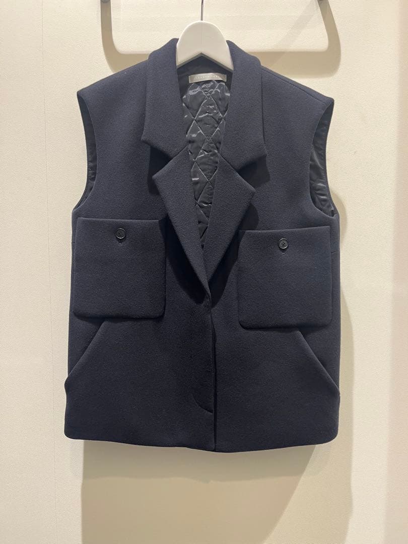 桃⭐︎即購入OK！ セオリーリュクス美品中綿ベスト　ネイビー38