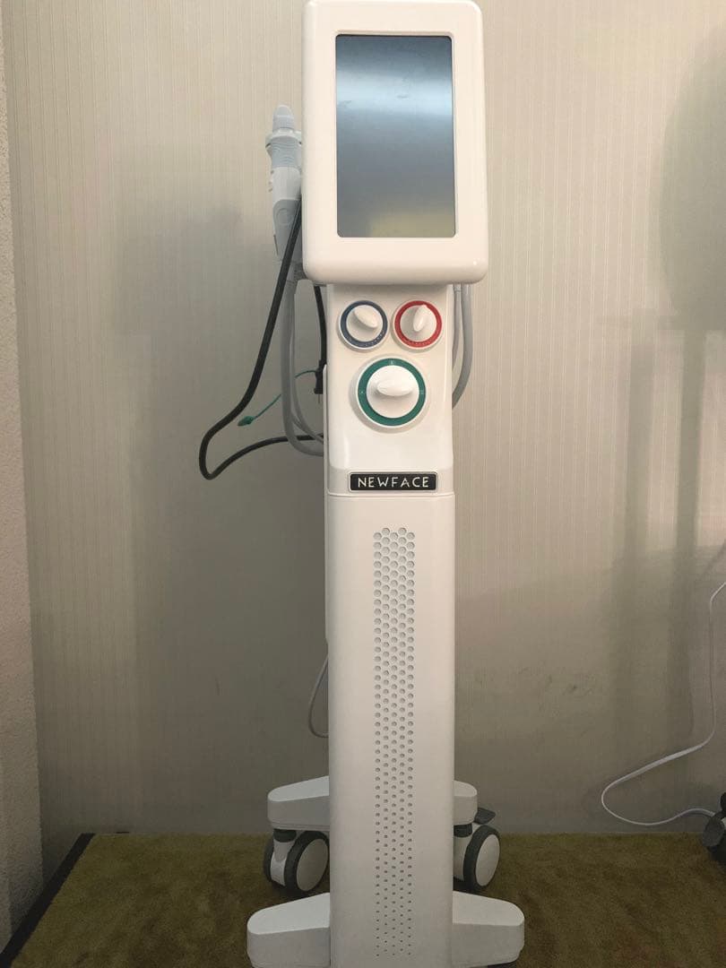 【中古/美品】6in1ハイドラフェイシャル　毛穴洗浄　角質除去　エステ/業務用