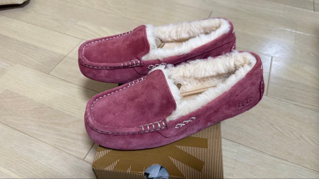 新品未使用　アグー　UGG モカシン　W ANSLEY ワインレッド