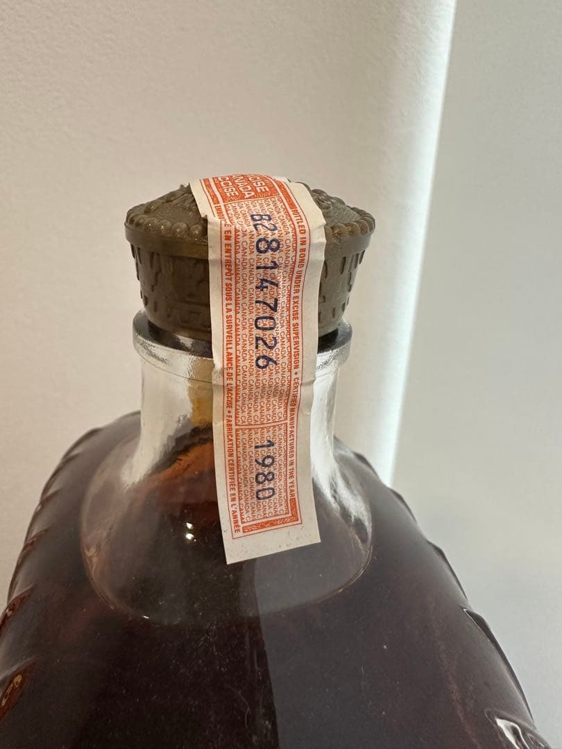 ウイスキー CROWN  fine deluxe 1.14L