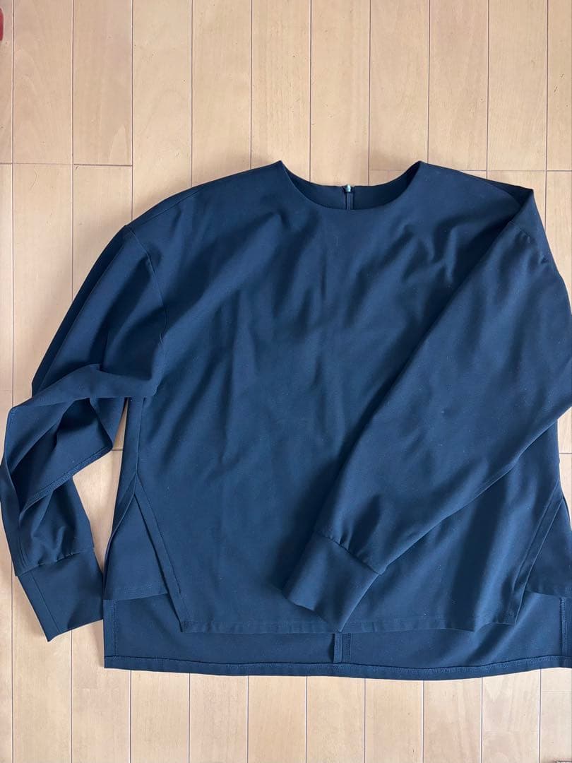 メゾンドアール　袖スリットプルオーバー maison de R