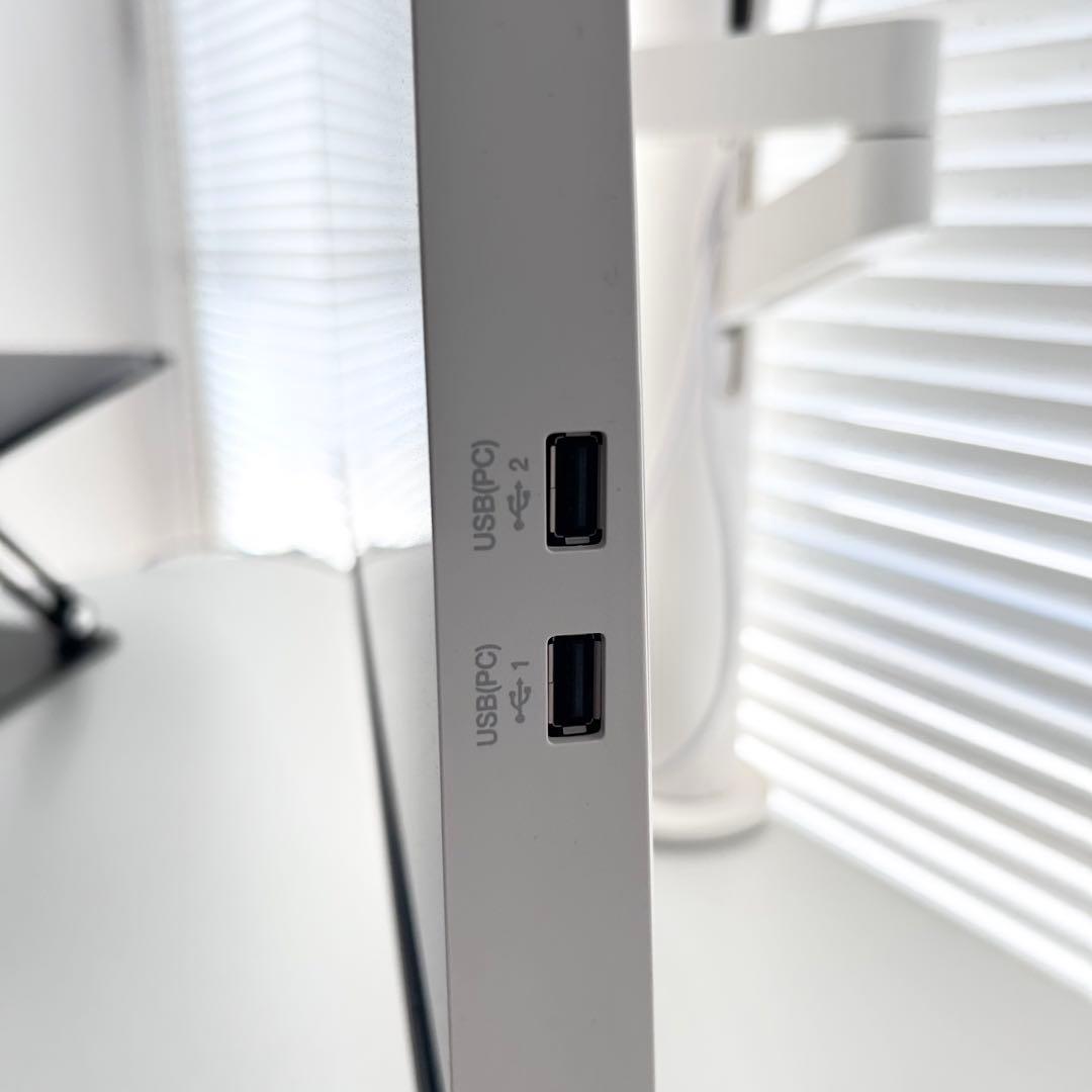 31.5インチ LG MyView Smart Monitor（エルゴアーム）