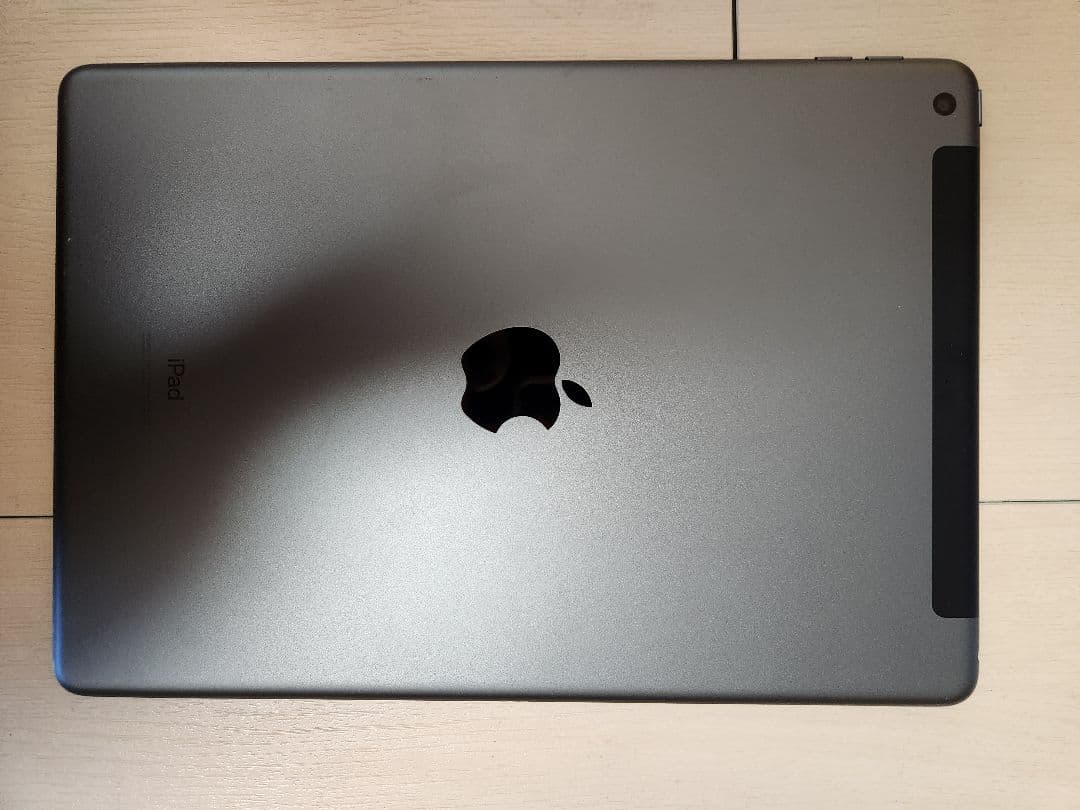 【美品】iPad 第7世代 32GB スペースグレイ カバー付