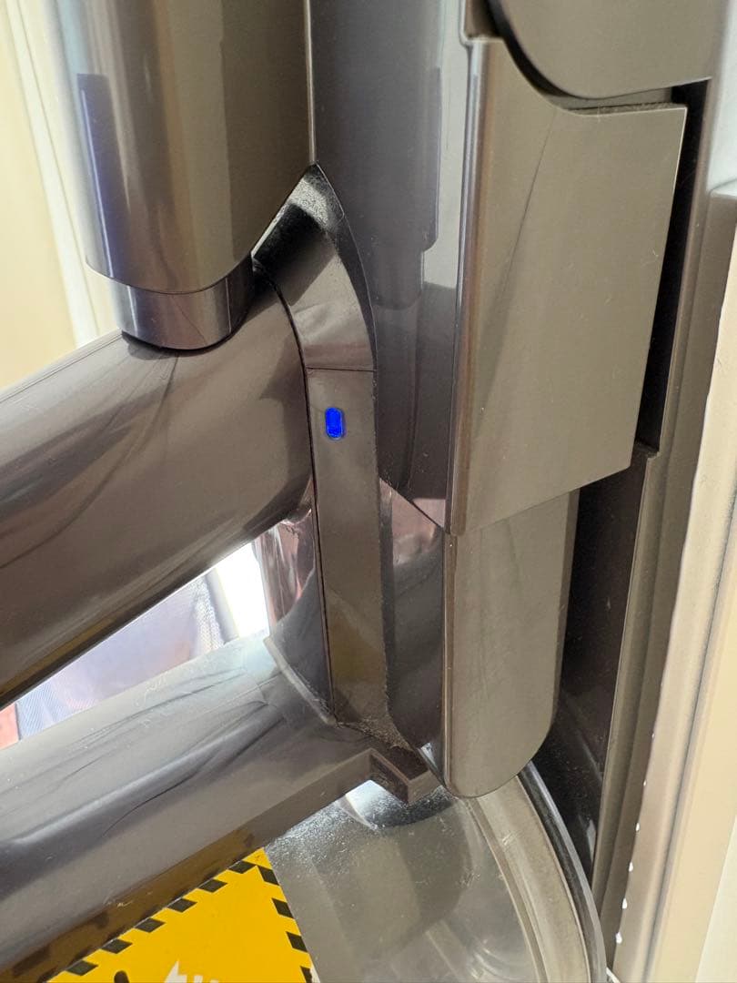 ダイソンv7fluffy originコードレスクリーナー　スタンドセット