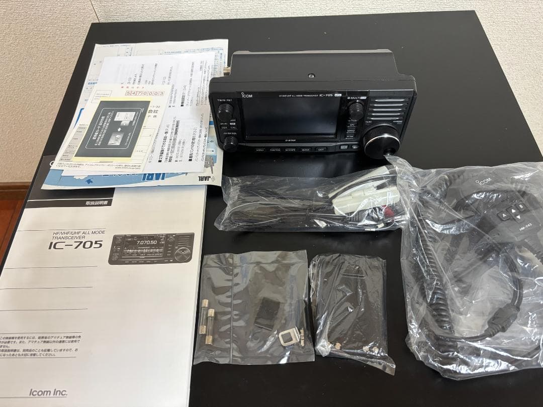 ICOM IC-705 トランシーバー、おまけ付き