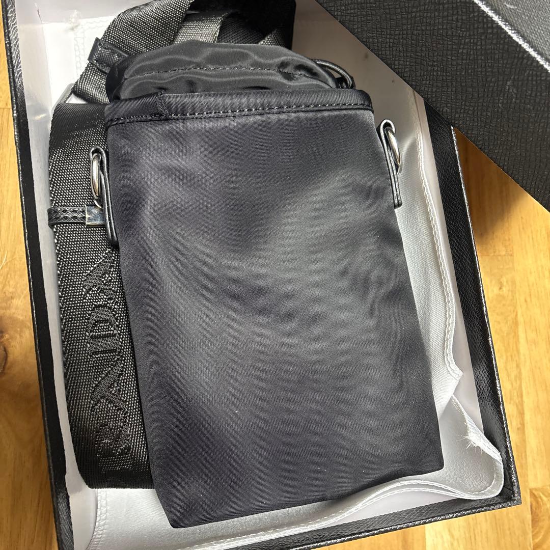 PRADAノベルティ スマホショルダーバッグ ブラック　箱無し