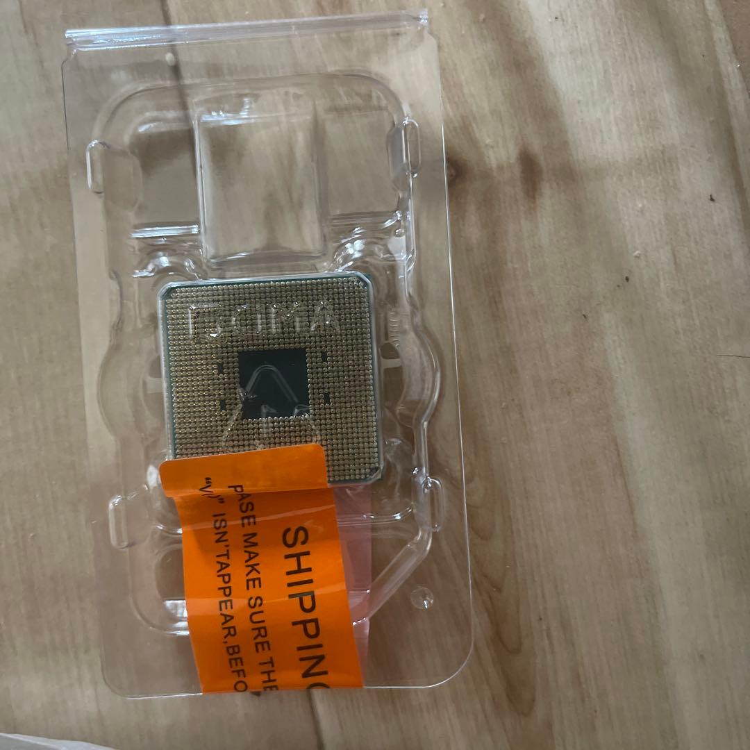 AMD Ryzen 5 5500CPU ケース破損あり