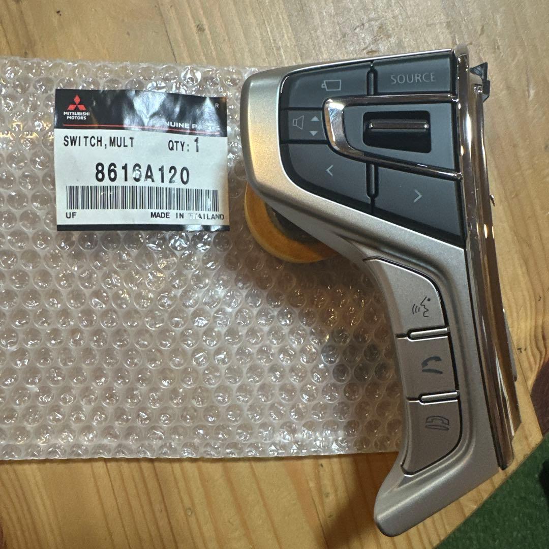 Mitsubishi デリカd5 ステアリングスイッチ 8616A120