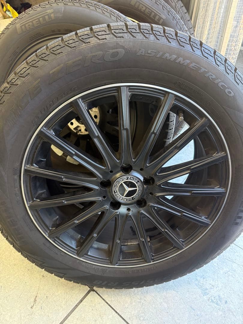 メルセデスベンツ GLB スタッドレスタイヤセット　235/55R18 バリ溝