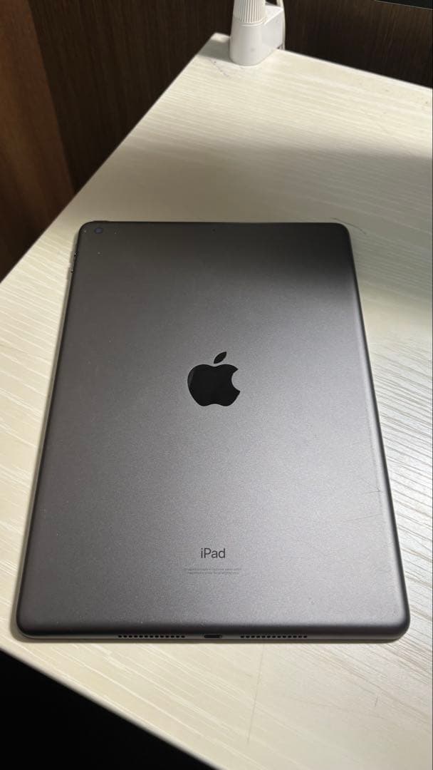 Apple iPad アイパッド　第9世代　64GB 充電器付き