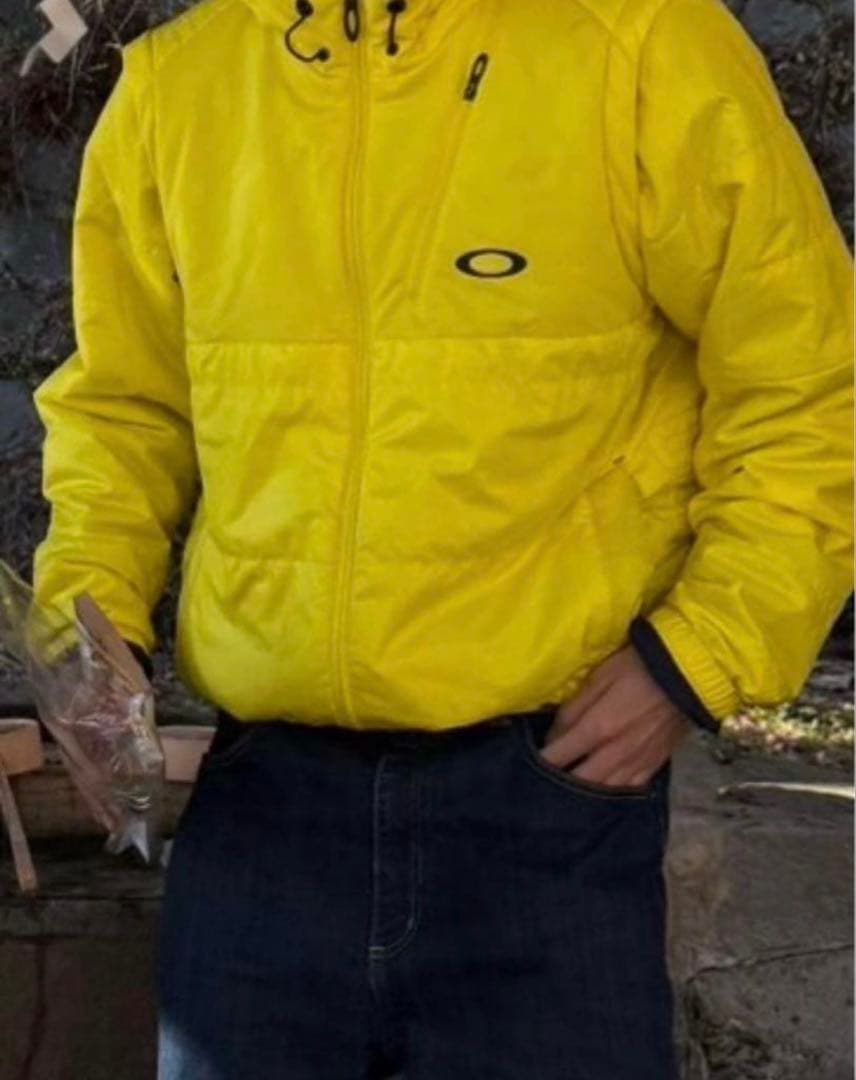 Oakley フード付きイエローダウンジャケット　テック系　アウター　ベスト