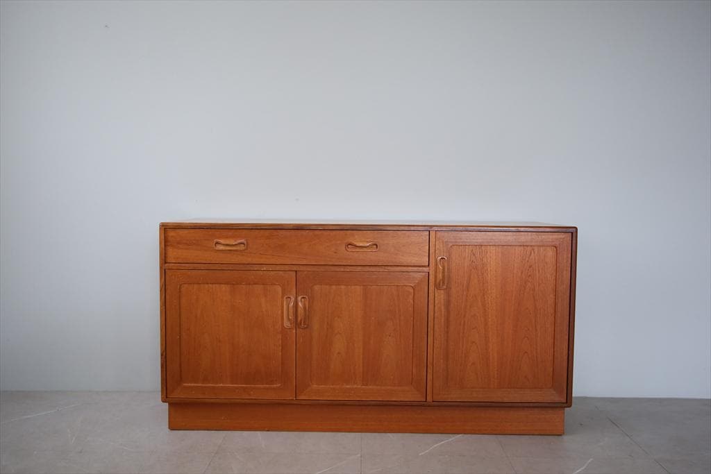 英国アンティークG-PLANジープラン製サイドボード/チェスト(92-140)