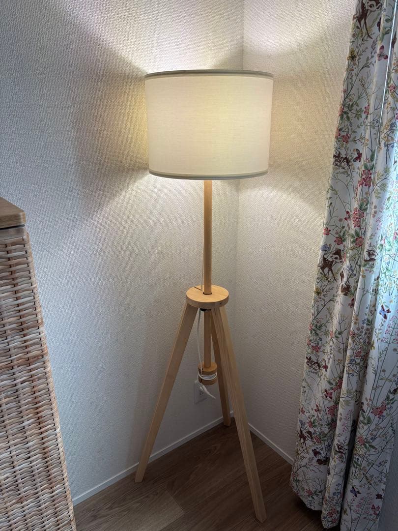IKEA LAUTERS 木製トライポッドフロアスタンドライト