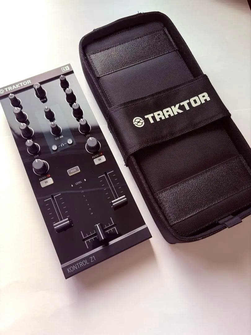 TRAKTOR KONTROL Z1 DJコントローラー 動作確認済 ケース付