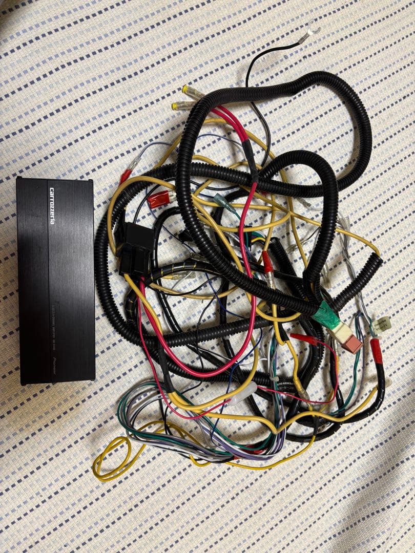 カロッツェリア アンプ本体 配線付き　GM-D1400