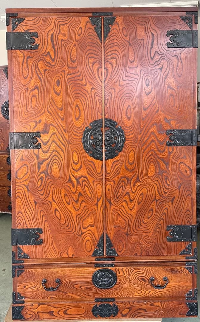 岩谷堂　洋服箪笥　みちのく8号　タンス 拭漆塗り　南部鉄器金具　牡丹紋様