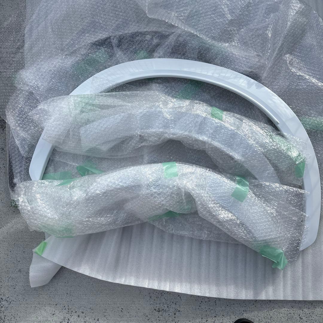 レクサスLBX カラードフェンダーアーチモール　純正塗装品085ソニッククォーツ