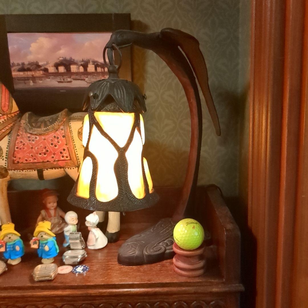 アンティーク 鳥がくわえる卓上ライト メタル製スタンド オレンジカラー