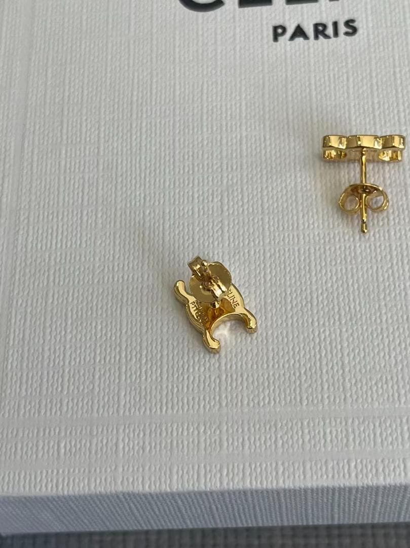 セリーヌ トリオンフ スタッズ ピアス　ゴールド