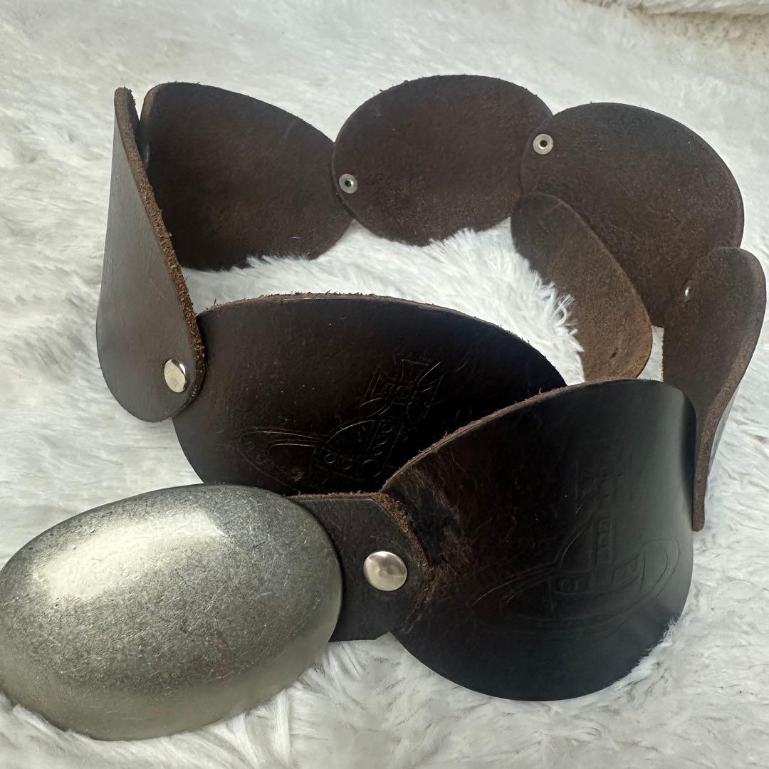 ヴィヴィアン レザーベルト フラワーデザイン オーブ型押印