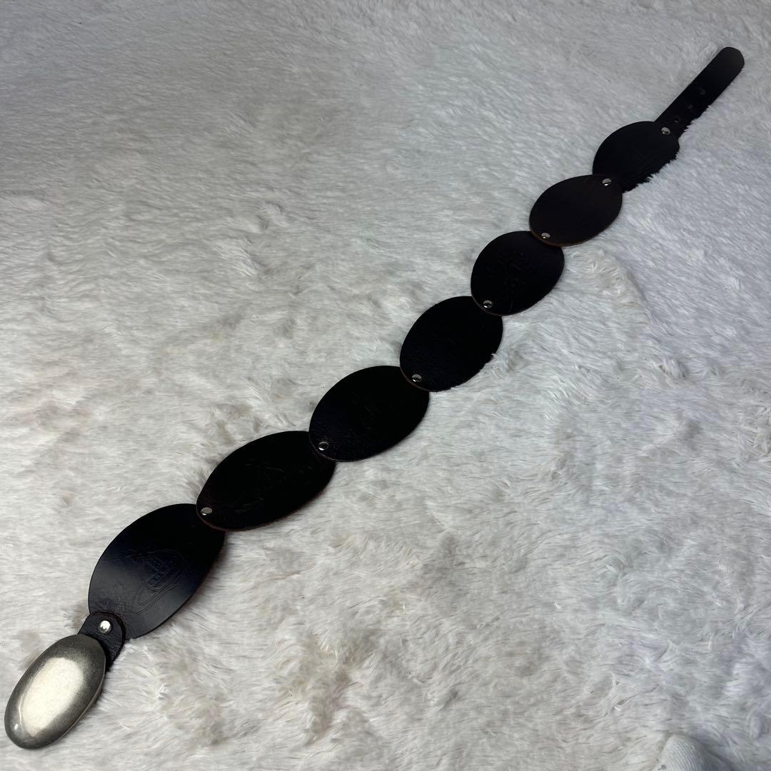 ヴィヴィアン レザーベルト フラワーデザイン オーブ型押印