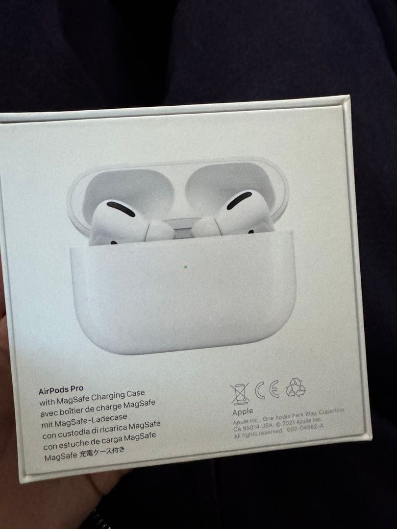 AirPods Pro MagSafe 付属品ケーブル以外全部入ってます