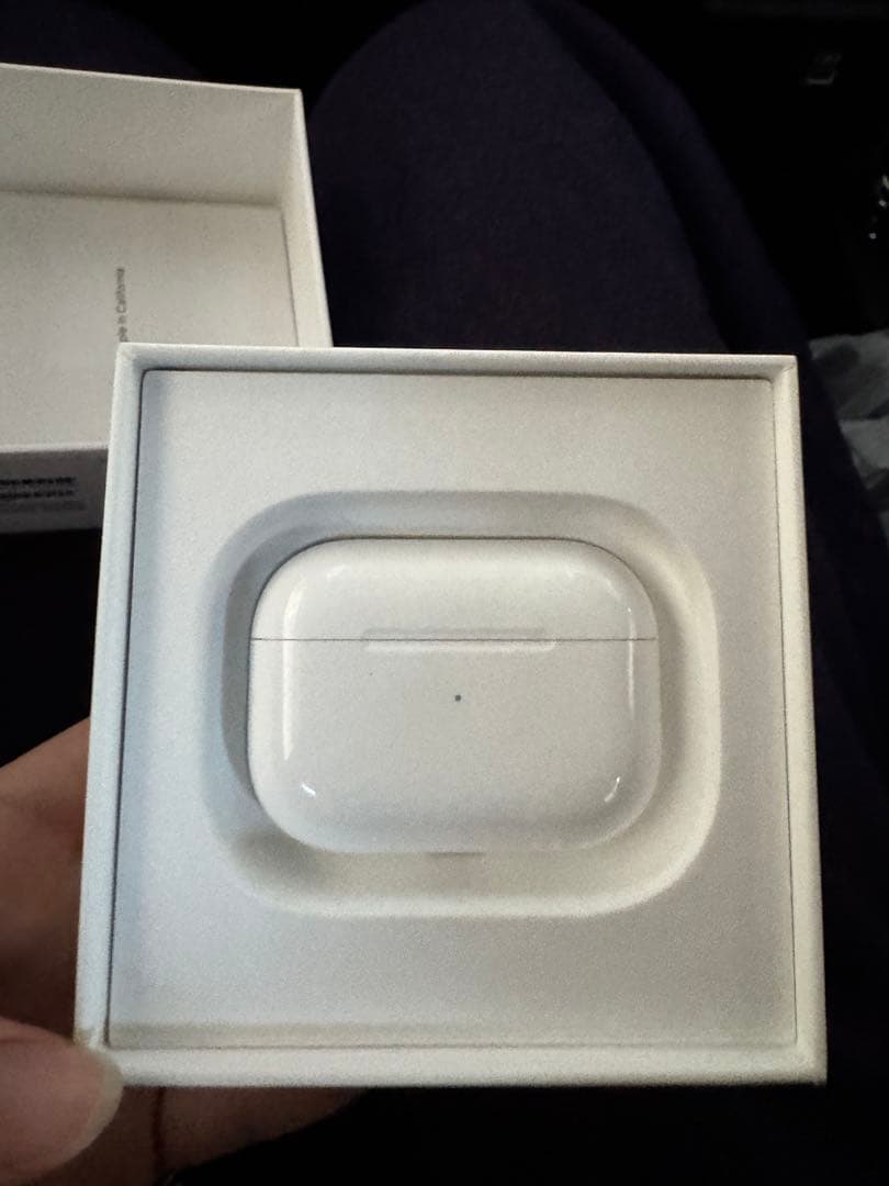 AirPods Pro MagSafe 付属品ケーブル以外全部入ってます