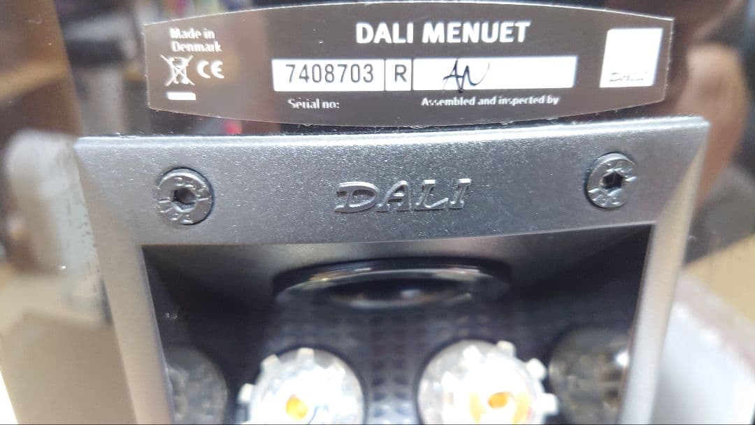 スピーカー・ウーファー DALI MENUET BLACK