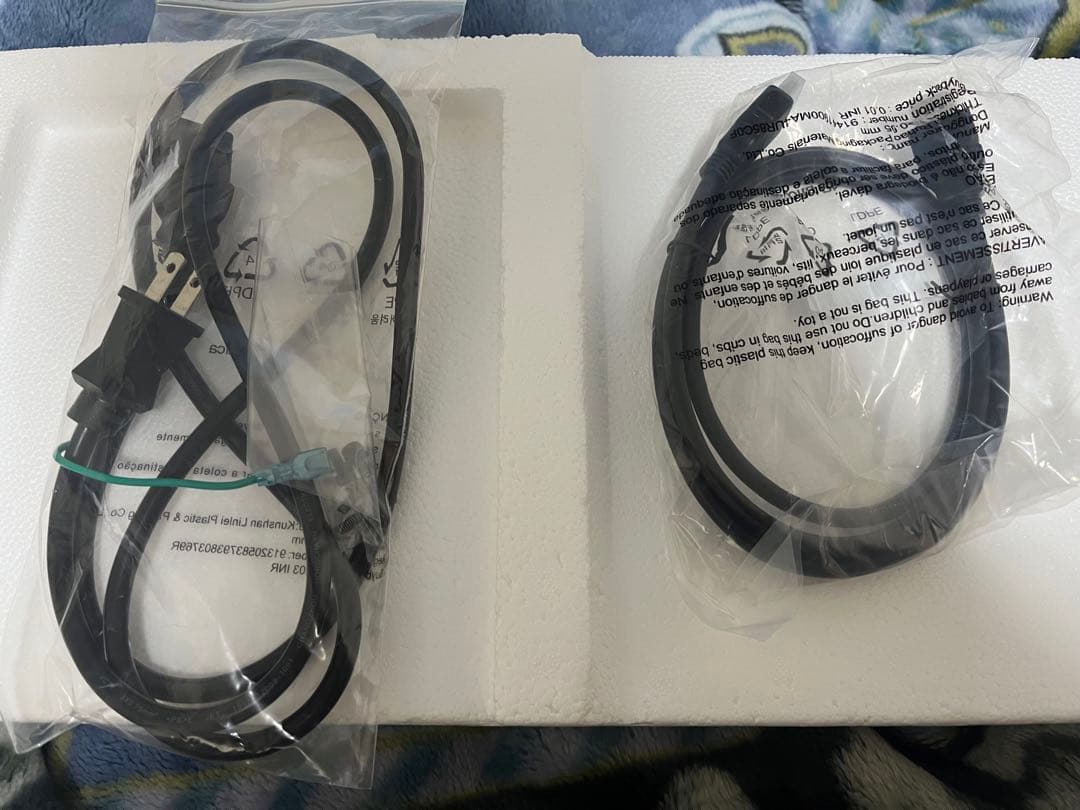 ASUS 4Kモニター　31.5インチ　VP32UQ