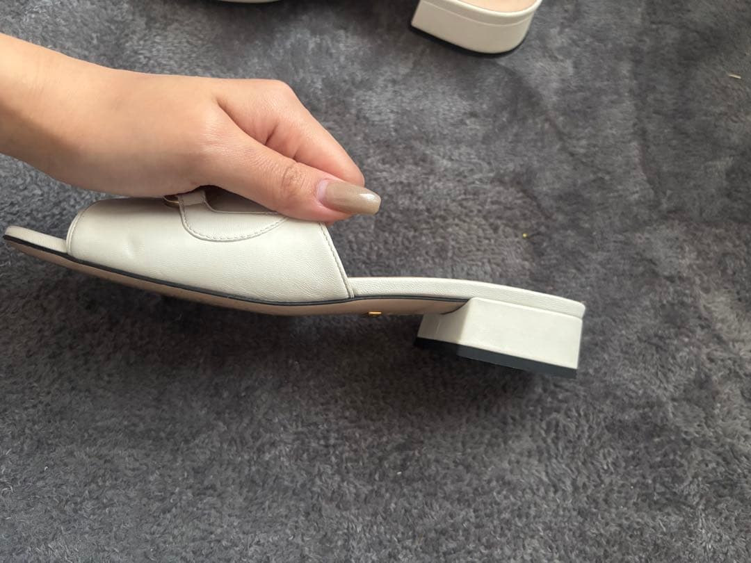 GUCCI ホワイトレザー スライドミュール