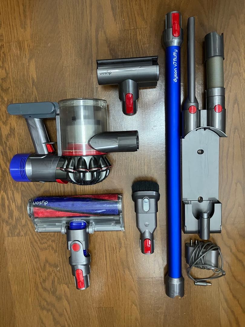 【ジャンク】ダイソンV7 コードレス掃除機 SV11&純正アタッチメント多数