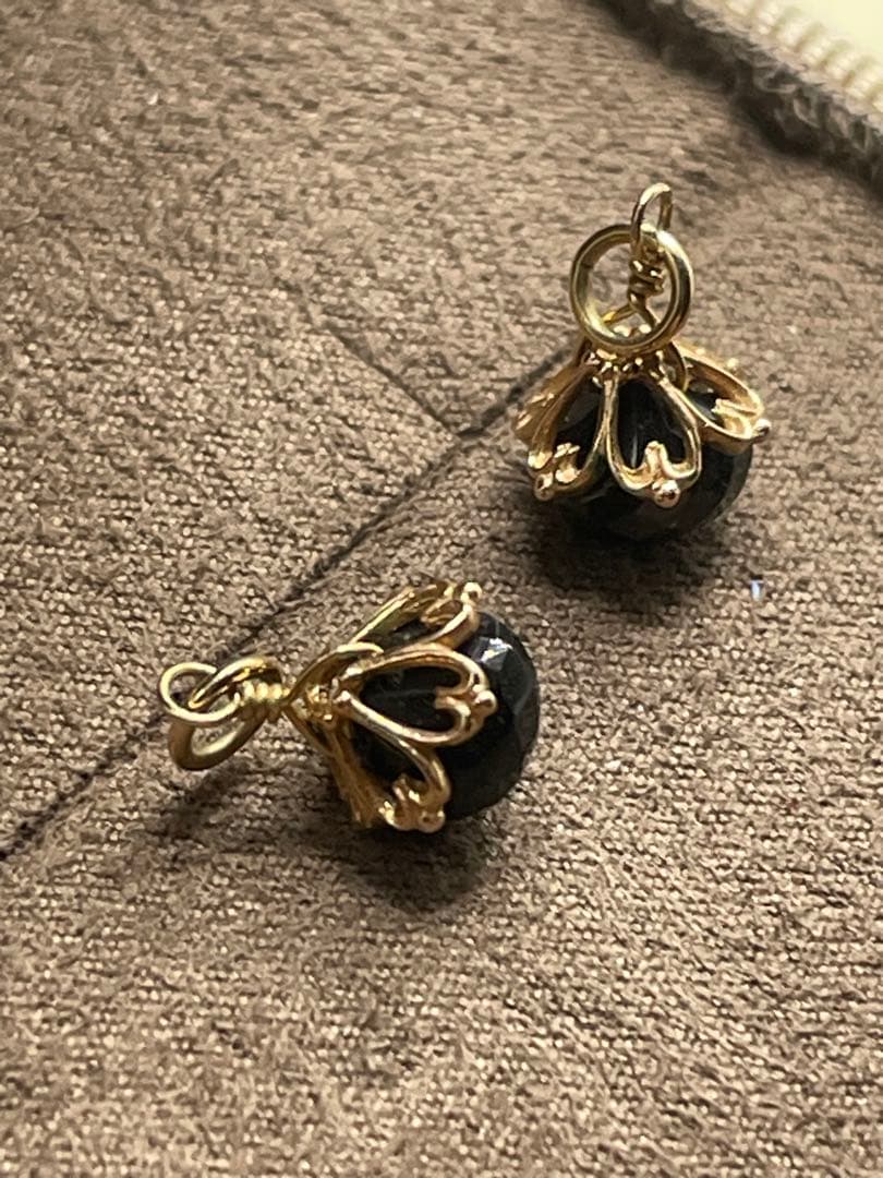 【希少品】agete K10 オニキス 透かし ピアス チャーム