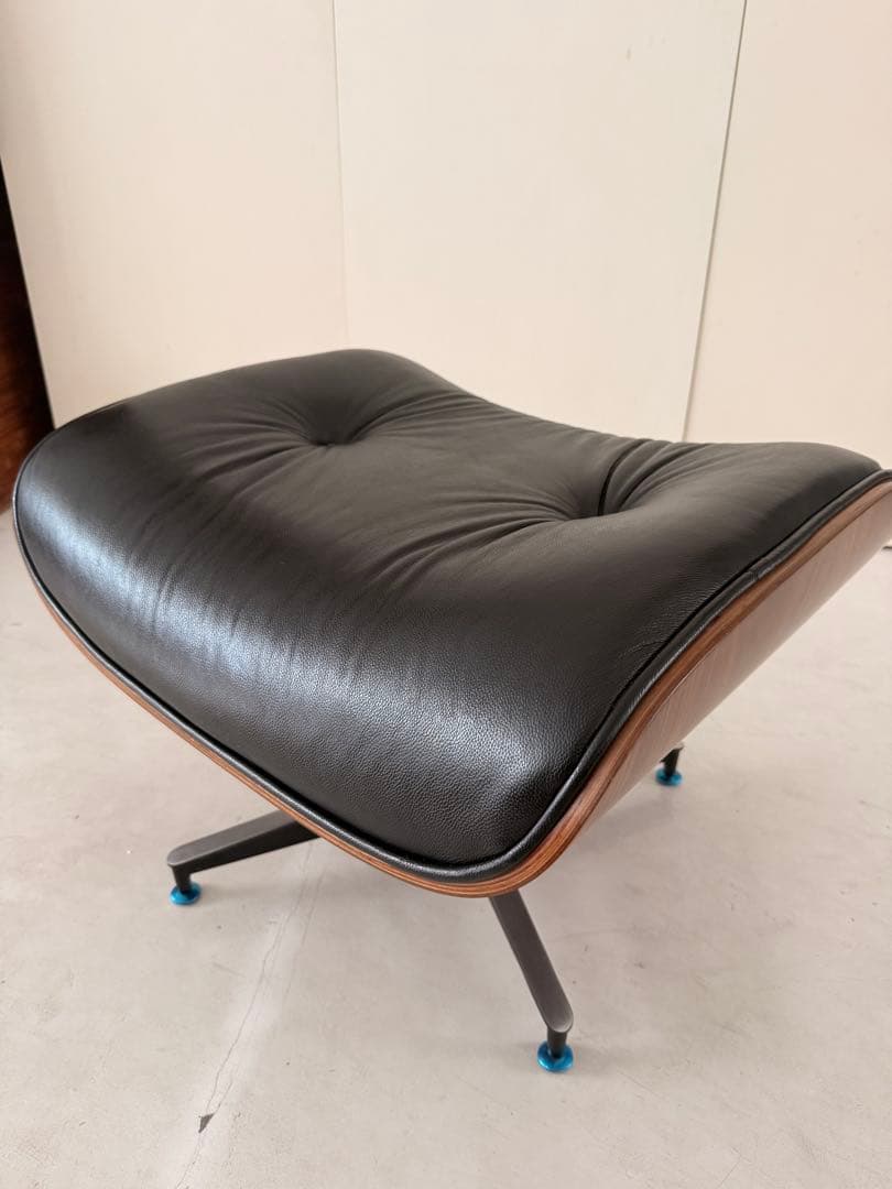 イームズラウンジチェアのレプリカオットマン（ラウンジチェアは付属しません）