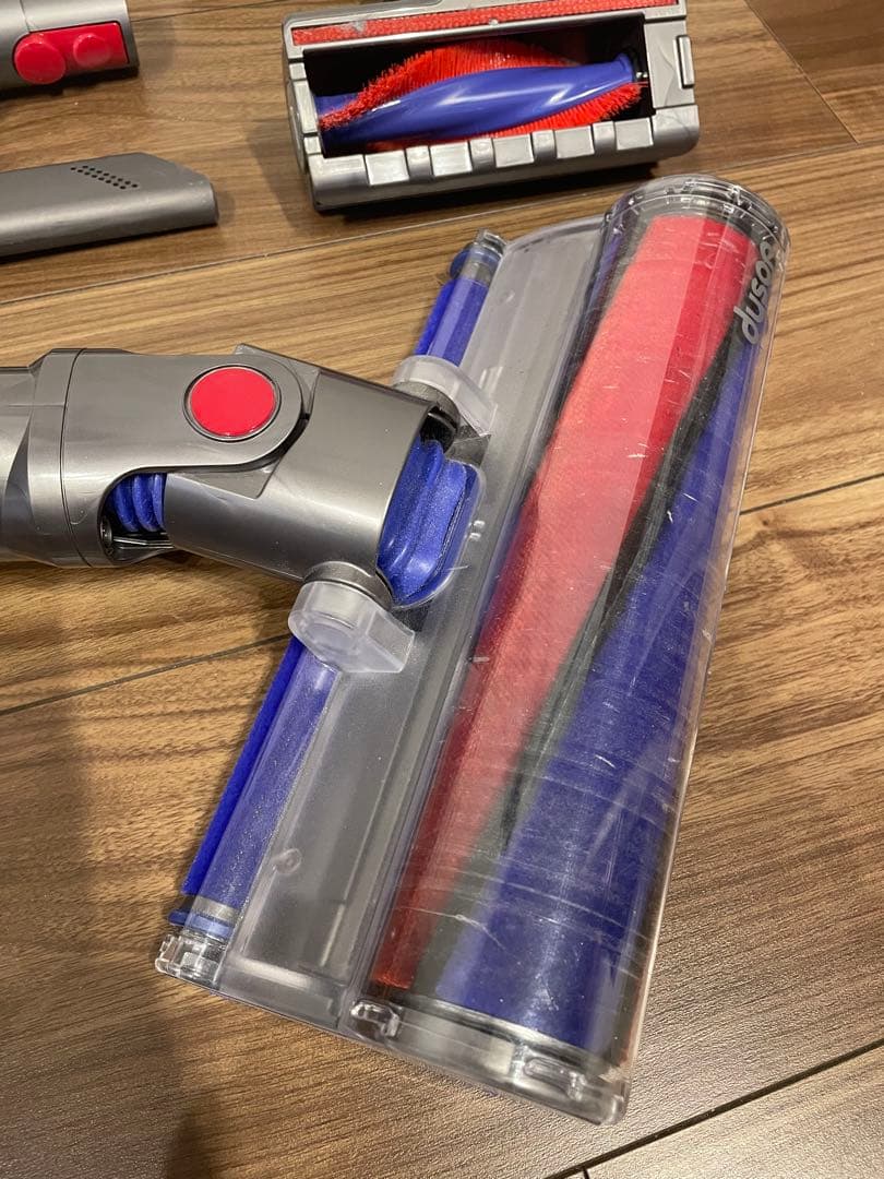 スタンド付 dyson ダイソン ハンディクリーナー v8 fluffy